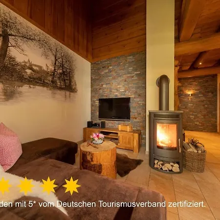 To Salamander No 15a Apartment
